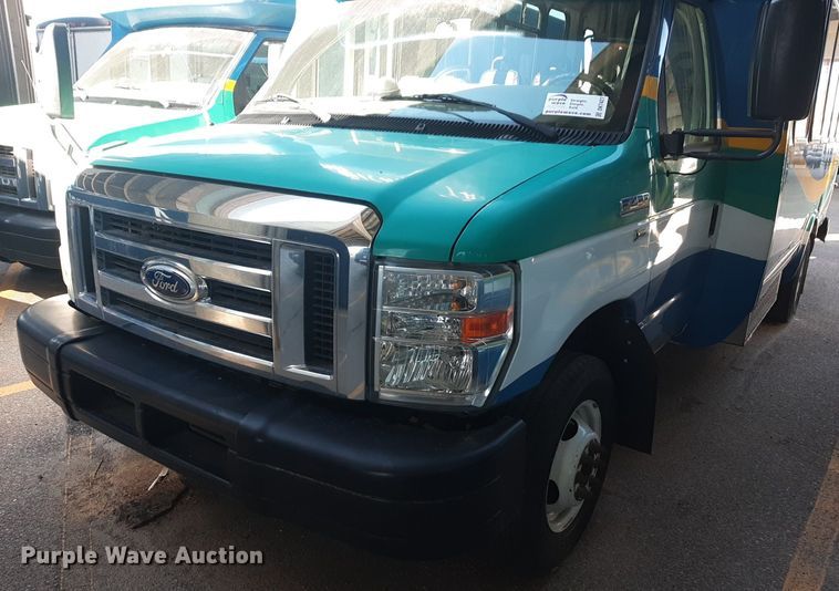 image for item DK7427 2016 Eldorado Aerotech Ford 220 shuttle bus