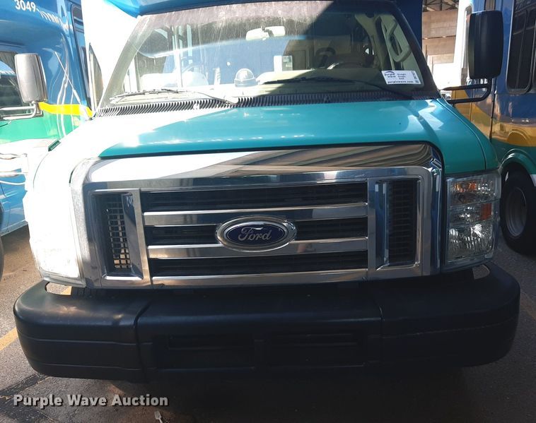 image for item DK7427 2016 Eldorado Aerotech Ford 220 shuttle bus