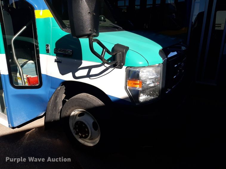 image for item DK7427 2016 Eldorado Aerotech Ford 220 shuttle bus