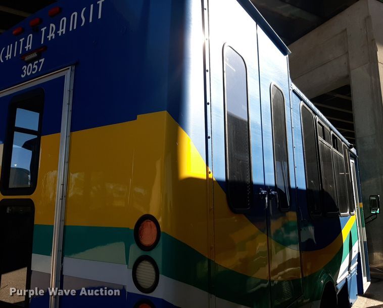 image for item DK7427 2016 Eldorado Aerotech Ford 220 shuttle bus