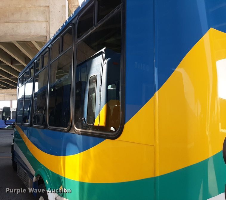 image for item DK7427 2016 Eldorado Aerotech Ford 220 shuttle bus