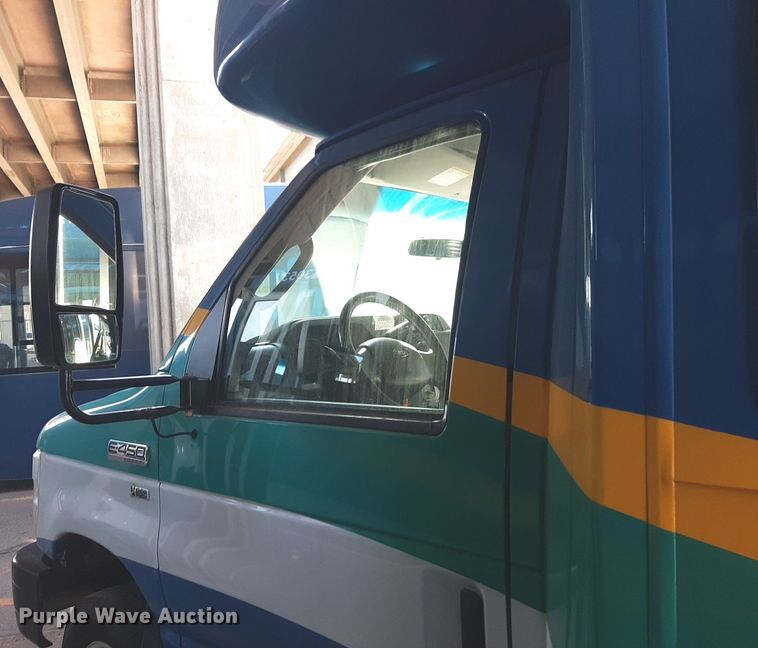 image for item DK7427 2016 Eldorado Aerotech Ford 220 shuttle bus