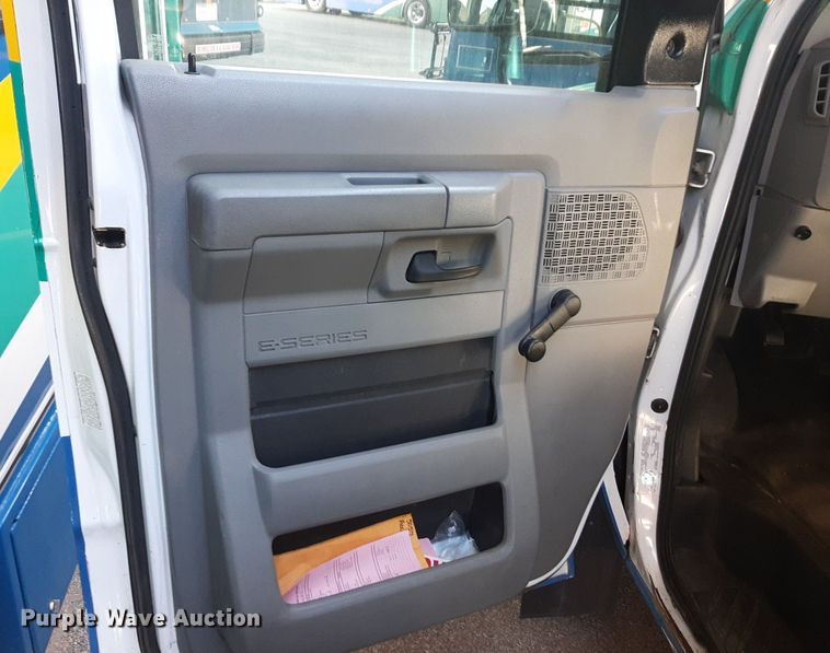 image for item DK7427 2016 Eldorado Aerotech Ford 220 shuttle bus