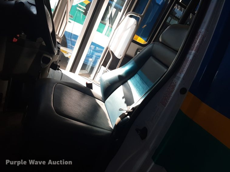 image for item DK7427 2016 Eldorado Aerotech Ford 220 shuttle bus