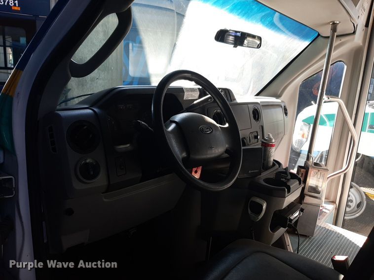 image for item DK7427 2016 Eldorado Aerotech Ford 220 shuttle bus