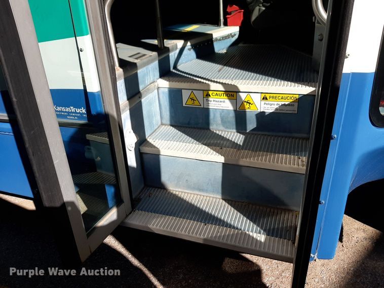 image for item DK7427 2016 Eldorado Aerotech Ford 220 shuttle bus