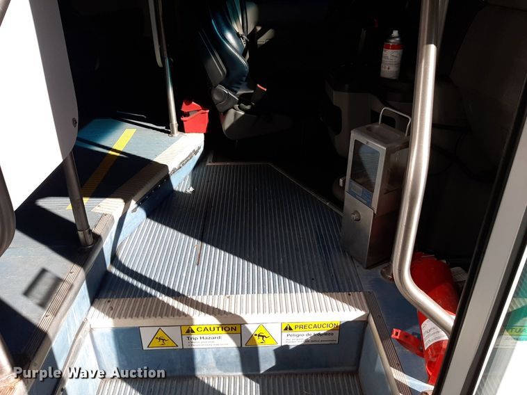 image for item DK7427 2016 Eldorado Aerotech Ford 220 shuttle bus