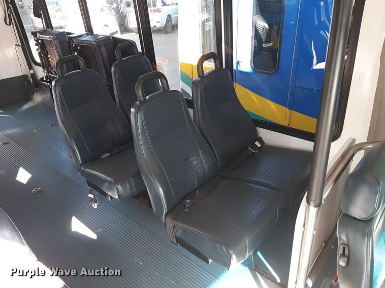 image for item DK7427 2016 Eldorado Aerotech Ford 220 shuttle bus