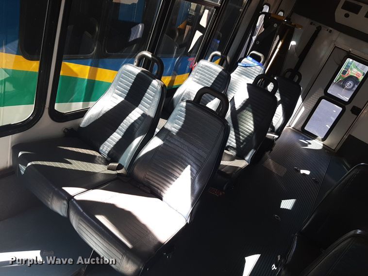 image for item DK7427 2016 Eldorado Aerotech Ford 220 shuttle bus