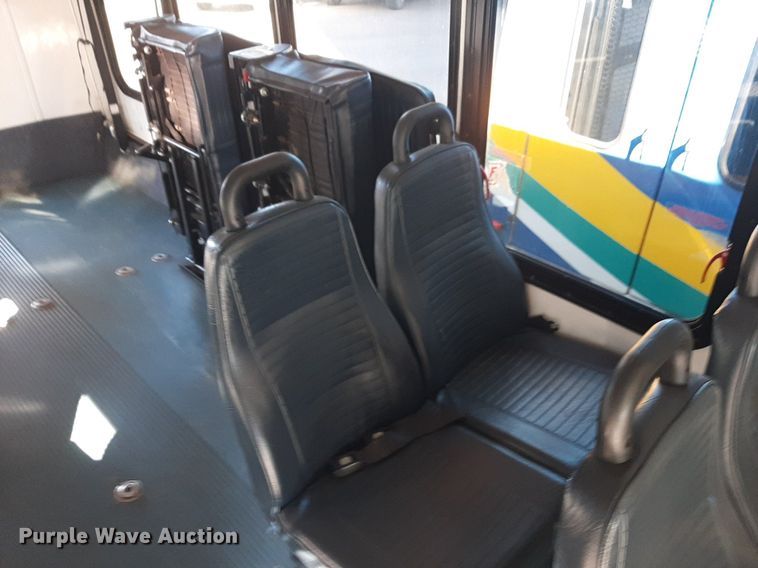 image for item DK7427 2016 Eldorado Aerotech Ford 220 shuttle bus