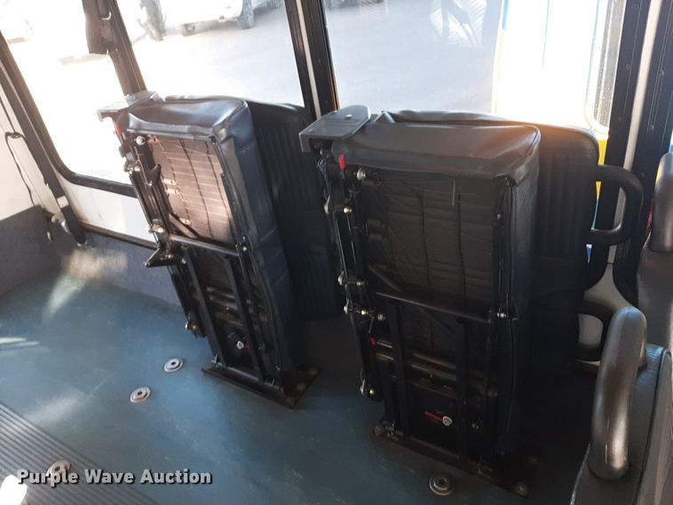 image for item DK7427 2016 Eldorado Aerotech Ford 220 shuttle bus