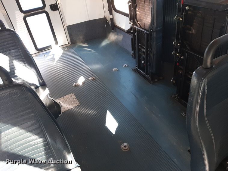 image for item DK7427 2016 Eldorado Aerotech Ford 220 shuttle bus