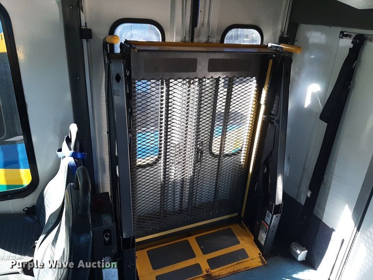 image for item DK7427 2016 Eldorado Aerotech Ford 220 shuttle bus