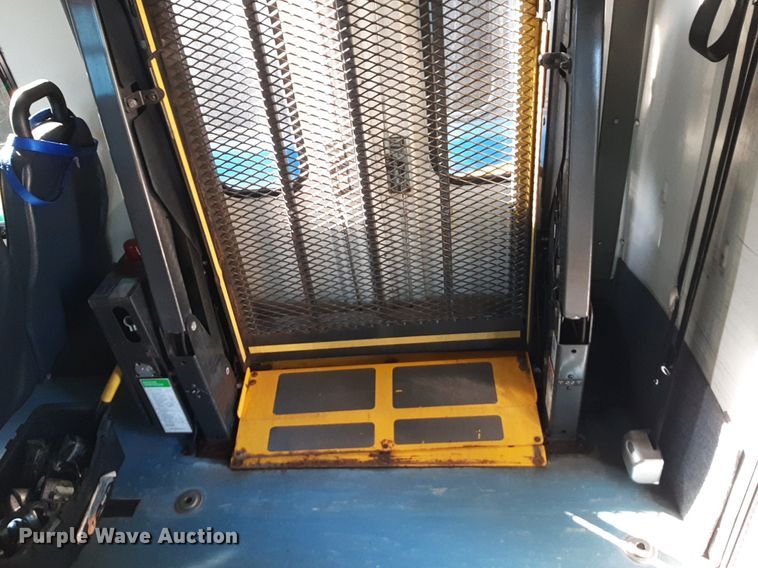 image for item DK7427 2016 Eldorado Aerotech Ford 220 shuttle bus