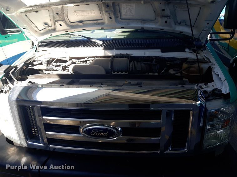 image for item DK7427 2016 Eldorado Aerotech Ford 220 shuttle bus