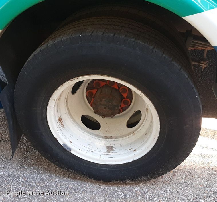 image for item DK7427 2016 Eldorado Aerotech Ford 220 shuttle bus