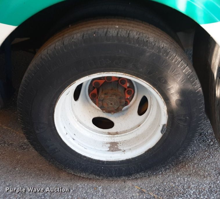 image for item DK7427 2016 Eldorado Aerotech Ford 220 shuttle bus