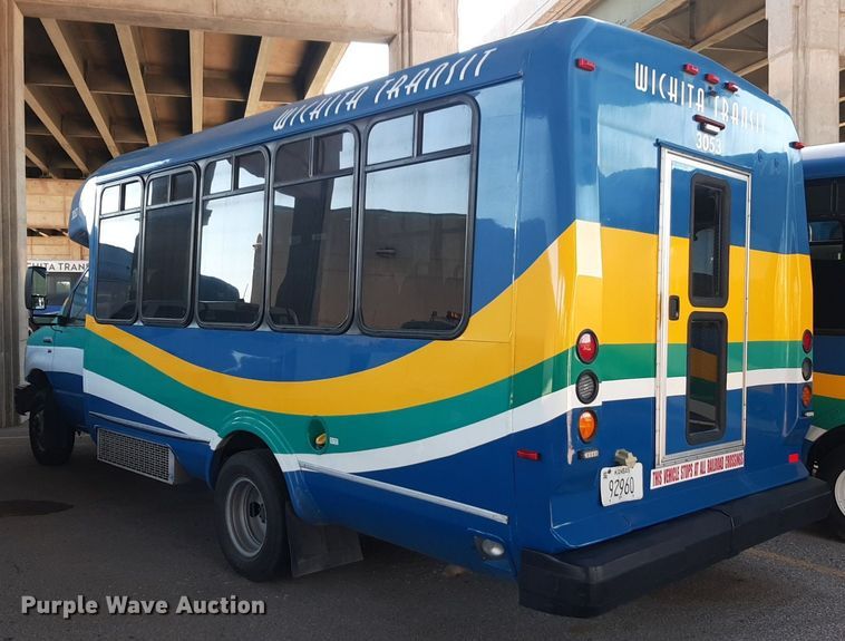 image for item DK7428 2016 Eldorado Aerotech Ford 220 shuttle bus