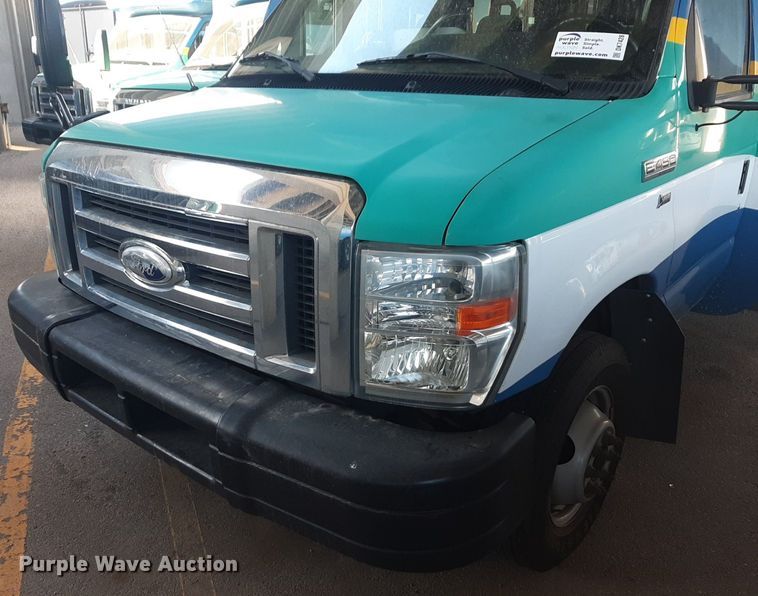 image for item DK7428 2016 Eldorado Aerotech Ford 220 shuttle bus