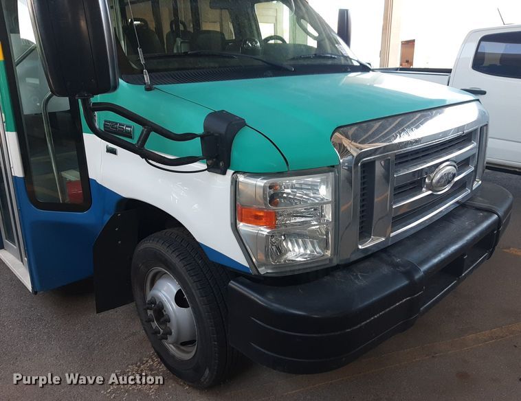 image for item DK7428 2016 Eldorado Aerotech Ford 220 shuttle bus