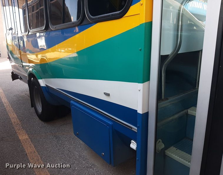 image for item DK7428 2016 Eldorado Aerotech Ford 220 shuttle bus