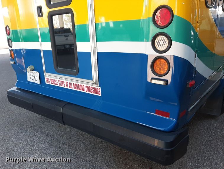 image for item DK7428 2016 Eldorado Aerotech Ford 220 shuttle bus