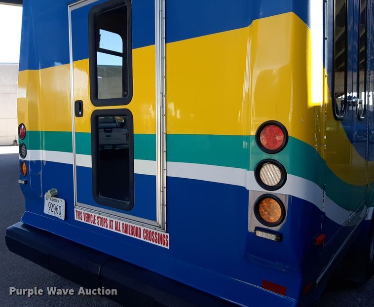 image for item DK7428 2016 Eldorado Aerotech Ford 220 shuttle bus