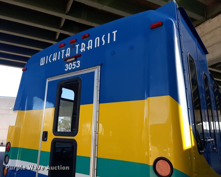 image for item DK7428 2016 Eldorado Aerotech Ford 220 shuttle bus