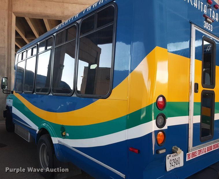 image for item DK7428 2016 Eldorado Aerotech Ford 220 shuttle bus