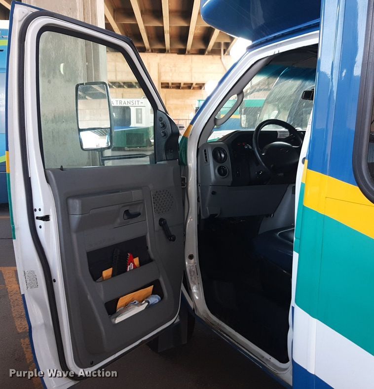 image for item DK7428 2016 Eldorado Aerotech Ford 220 shuttle bus