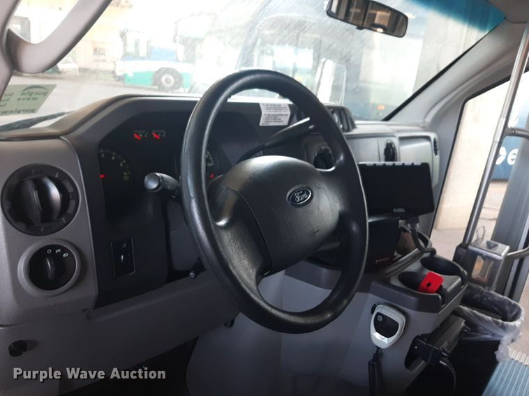 image for item DK7428 2016 Eldorado Aerotech Ford 220 shuttle bus