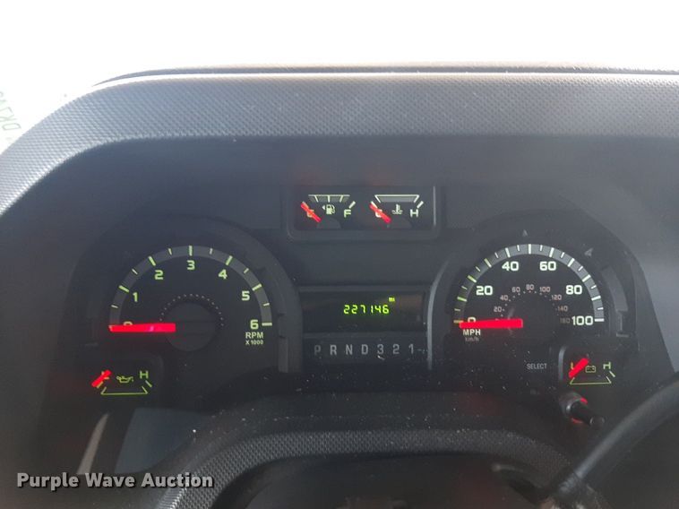 image for item DK7428 2016 Eldorado Aerotech Ford 220 shuttle bus