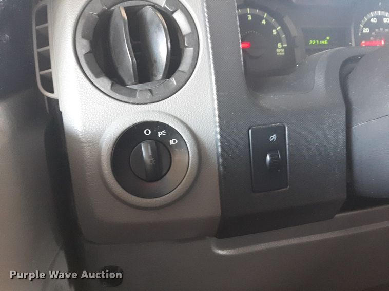 image for item DK7428 2016 Eldorado Aerotech Ford 220 shuttle bus