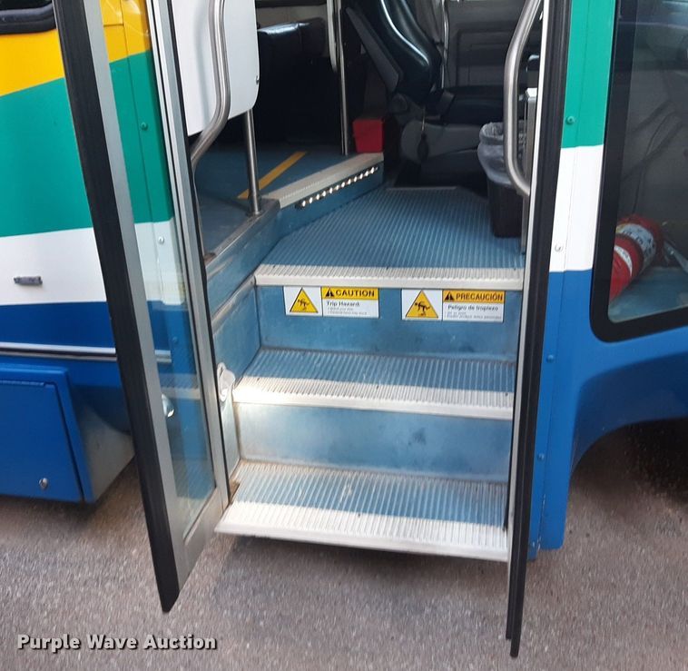 image for item DK7428 2016 Eldorado Aerotech Ford 220 shuttle bus