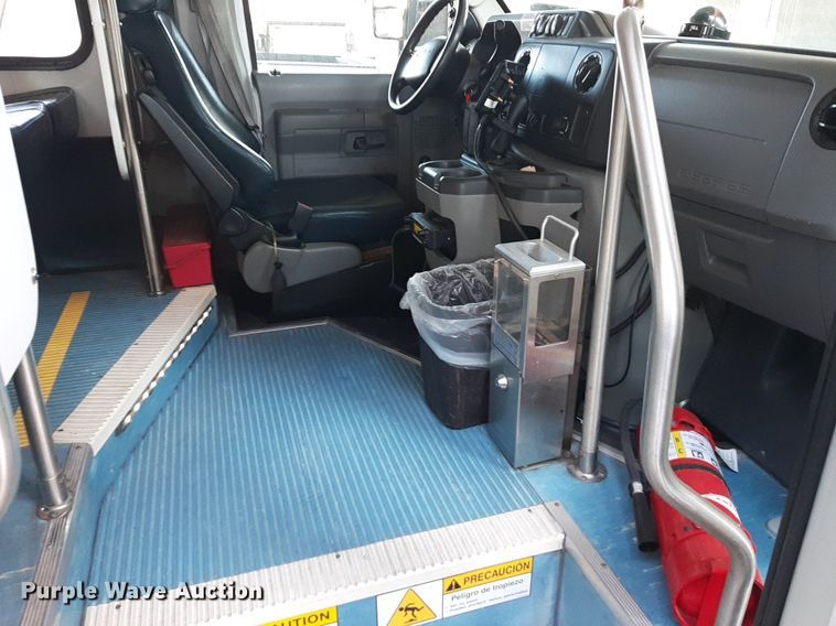 image for item DK7428 2016 Eldorado Aerotech Ford 220 shuttle bus