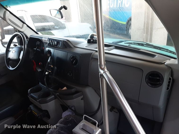 image for item DK7428 2016 Eldorado Aerotech Ford 220 shuttle bus