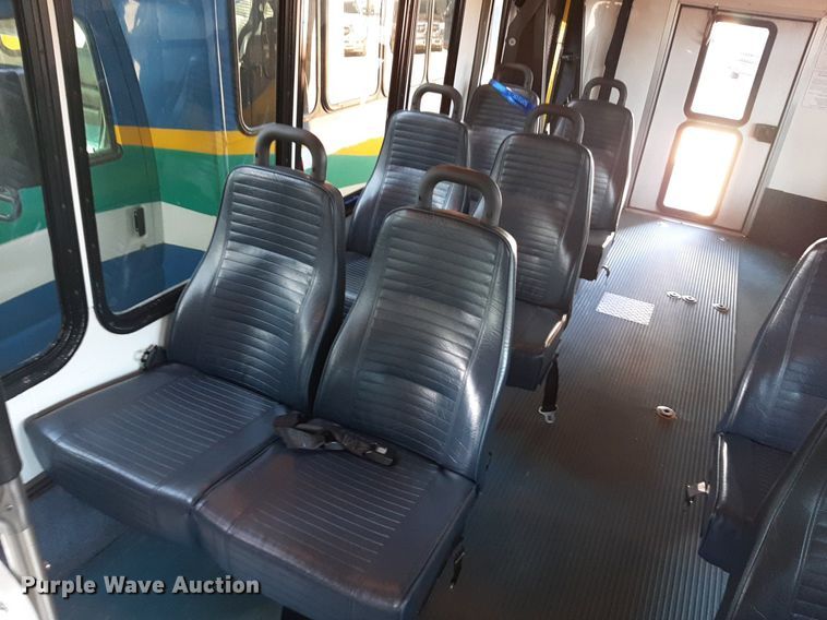 image for item DK7428 2016 Eldorado Aerotech Ford 220 shuttle bus