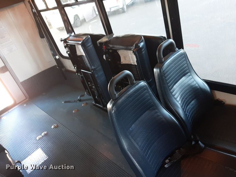 image for item DK7428 2016 Eldorado Aerotech Ford 220 shuttle bus