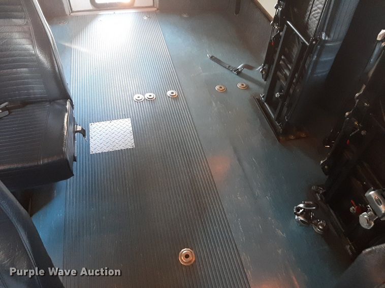 image for item DK7428 2016 Eldorado Aerotech Ford 220 shuttle bus