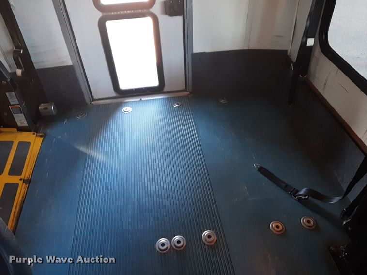 image for item DK7428 2016 Eldorado Aerotech Ford 220 shuttle bus