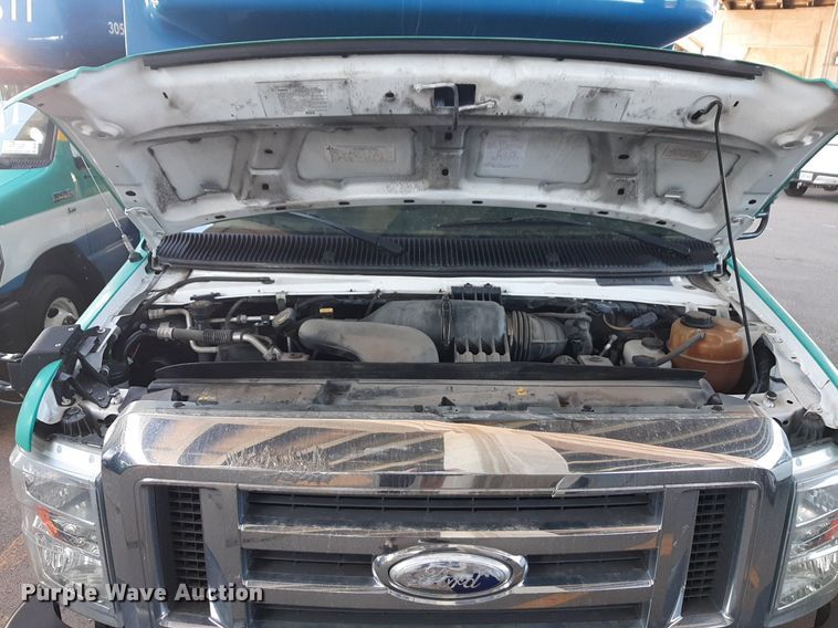 image for item DK7428 2016 Eldorado Aerotech Ford 220 shuttle bus