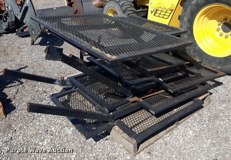 image for item DQ7016 (4) metal platforms