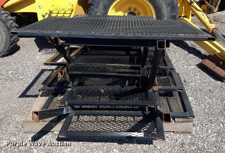 image for item DQ7016 (4) metal platforms