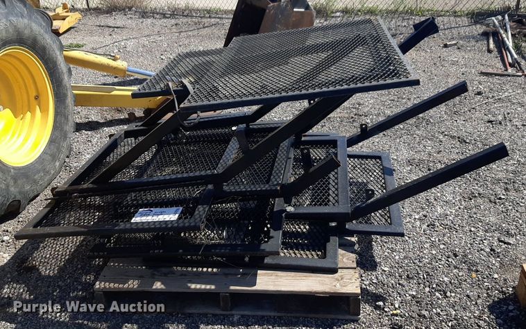 image for item DQ7016 (4) metal platforms