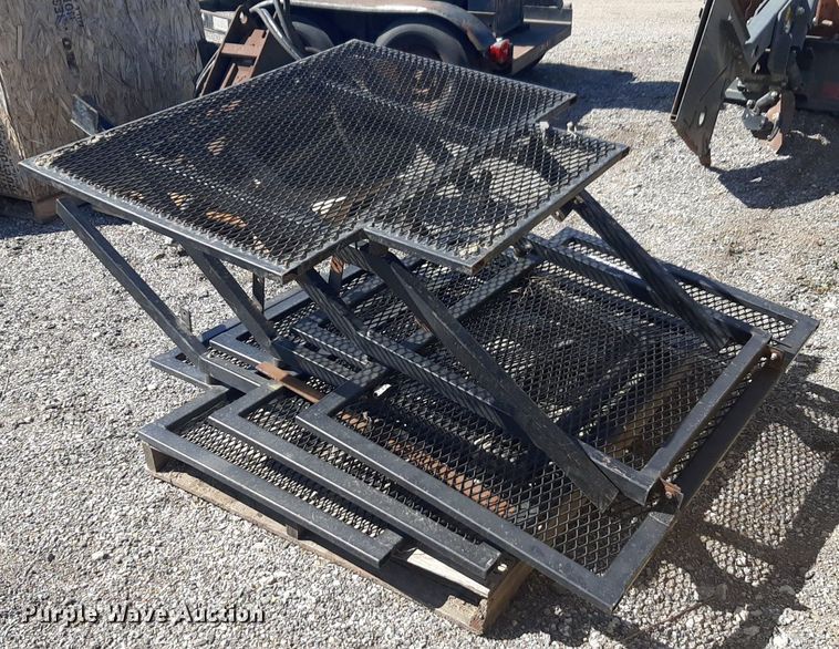 image for item DQ7016 (4) metal platforms