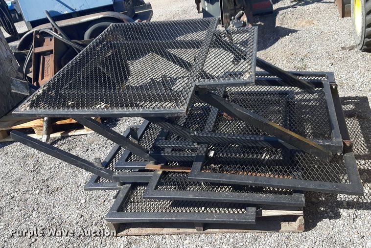 image for item DQ7016 (4) metal platforms