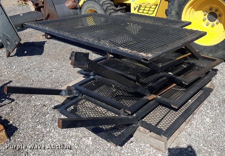 image for item DQ7016 (4) metal platforms