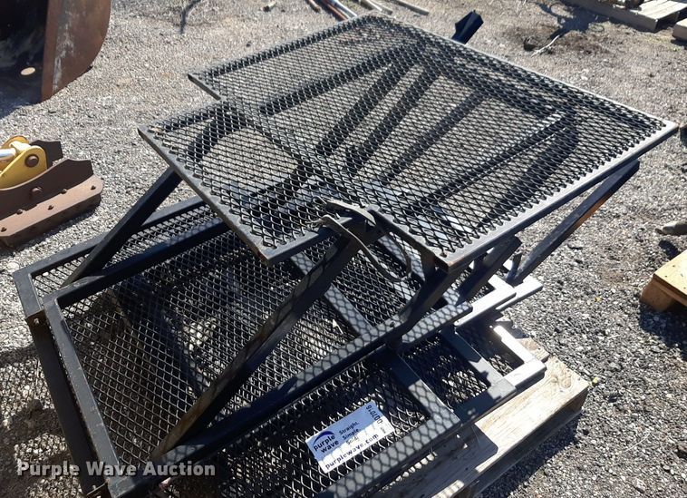 image for item DQ7016 (4) metal platforms