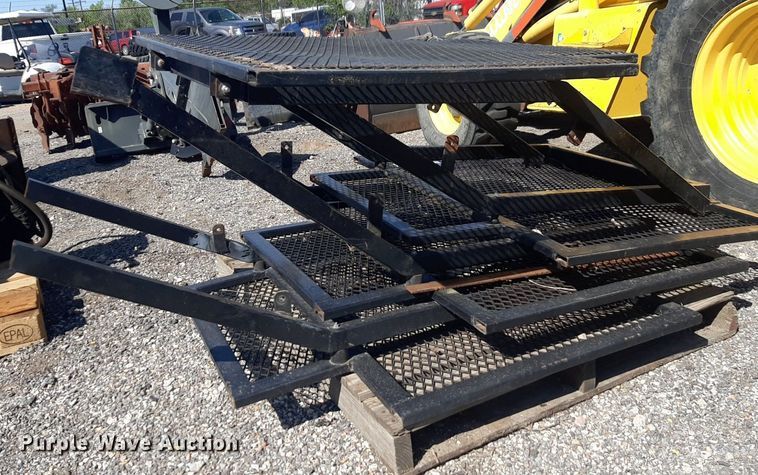 image for item DQ7016 (4) metal platforms