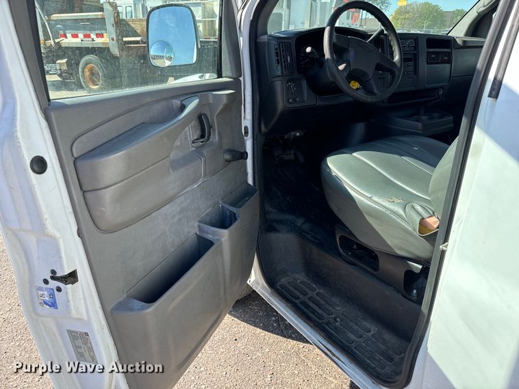 image for item NH9199 2007 Chevrolet  Express 2500 van